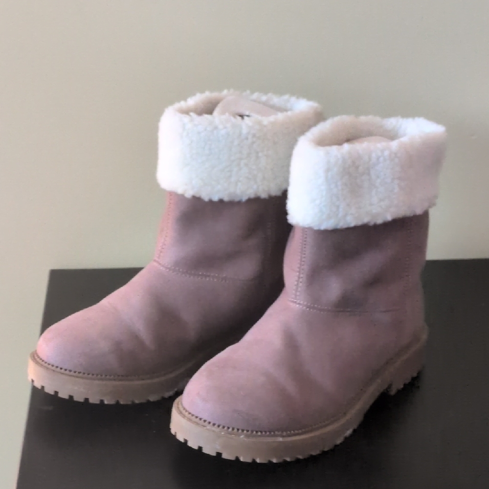 Old Navy Girls Suede Sherpa Boots Pink And White Trim Size 2 Above Ankle